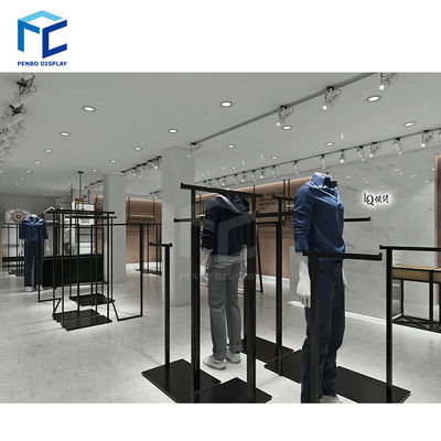 La ropa de madera del color de oro negro exhibe el estante para el diseño interior de la tienda